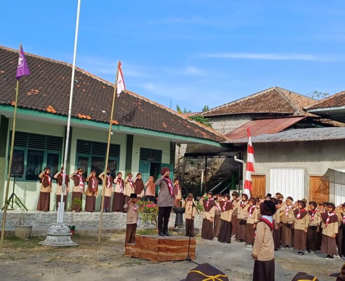 MIN 3 Bantul : Pramuka Bentuk Karakter Siswa