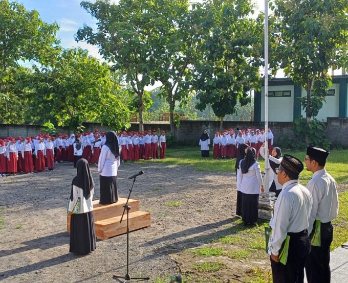 Kolaborasi Erat! MIN 3 Bantul dan KUA Pajangan Gelar Upacara Bersama Peringati HAB Kemenag ke-79