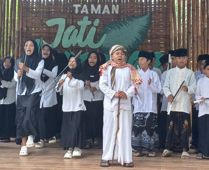 Gebyar Peringatan Hari Santri: Anak-Anak MIN 3 Bantul Beri Pesan Karakter Lewat Parade Puisi​