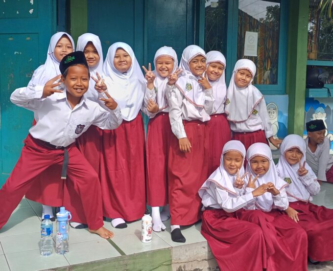 Penuh Ceria, Siswa-siswi MIN 3 Bantul Semangat Sambut Hari Pertama Masuk Sekolah