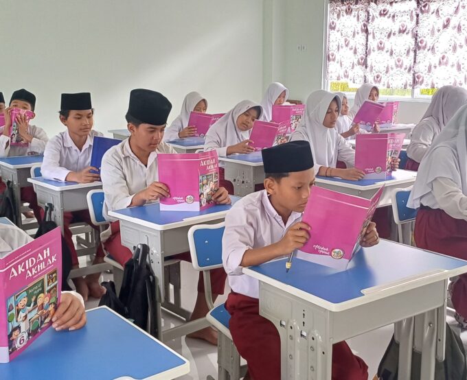 Wujudkan Kemandirian Belajar, Siswa Kelas 6 MIN 3 Bantul Pertajam Literasi di Mapel Akidah Akhlak