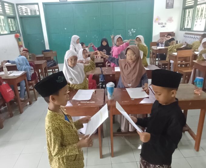 Latih Mental dan Retorika, Siswa MIN 3 Bantul Asah Keberanian Melalui Ekstra Muhadlarah