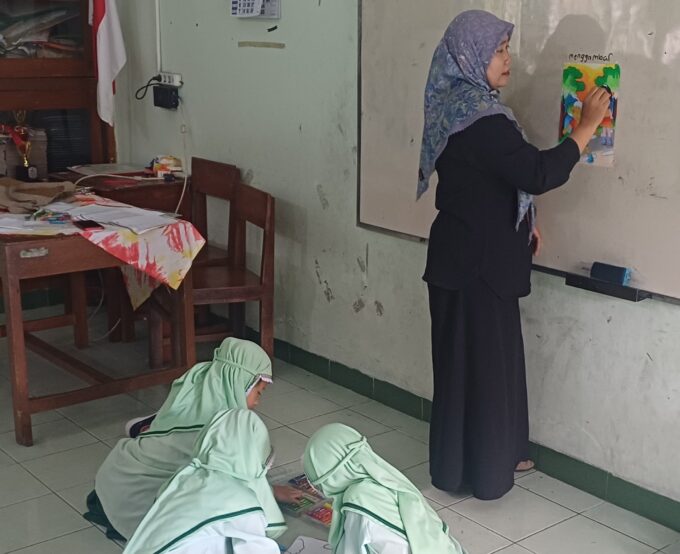 Latih Kreativitas Sejak Dini, Siswa Fase A MIN 3 Bantul Antusias Ikuti Ekstrakurikuler Melukis