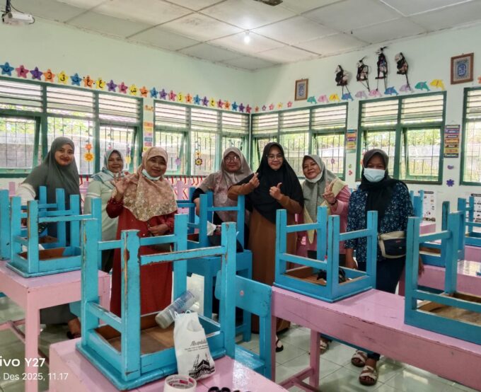 Wujudkan Harmonisasi, Paguyuban Orang Tua MIN 3 Bantul Kompak Benahi Ruang Kelas