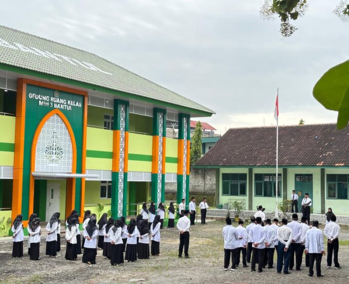 Sinergi dan Khidmat Momen Refleksi Pengabdian, MIN 3 Bantul Jadi Tuan Rumah Upacara Hari Amal Bakti Ke-80