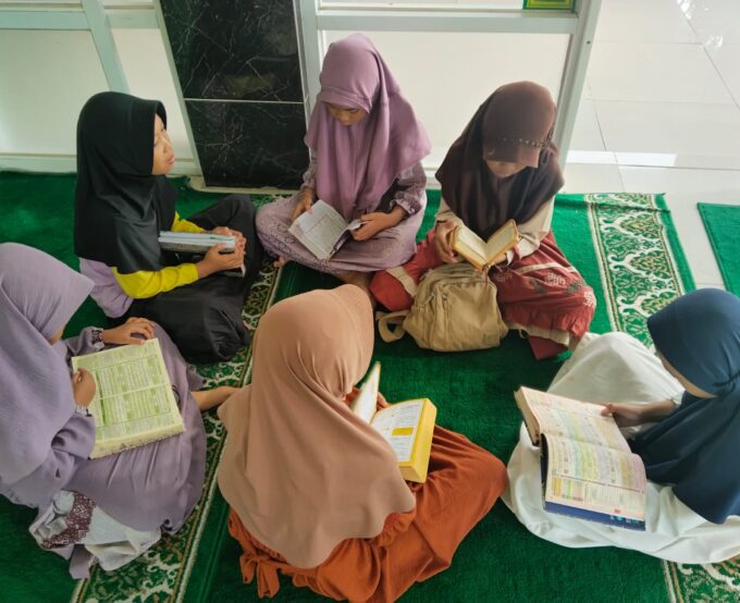 Kejar Target Sima’an Sekali Duduk, Siswa MIN 3 Bantul Intensifkan Pengayaan Tahfidz di Ponpes Adh-Dhuha