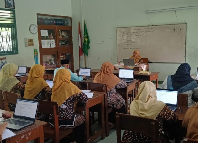 Komitmen Tingkatkan Pelayanan dan Prestasi, MIN 3 Bantul Gelar Rapat Koordinasi Awal Semester Genap