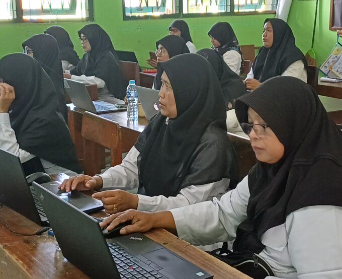 Wujudkan Layanan Pendidikan Modern, Guru dan Tendik MIN 3 Bantul Komitmen Tingkatkan Kompetensi Digital