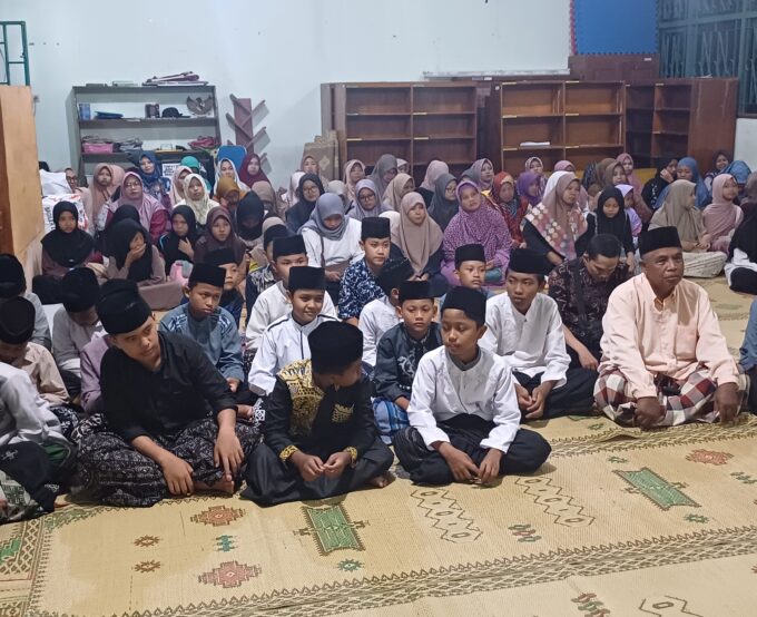 Bersama Dalam Melangitkan Do'a: MIN 3 Bantul Gelar Mujahadah Jelang TKA dan Ujian Akhir