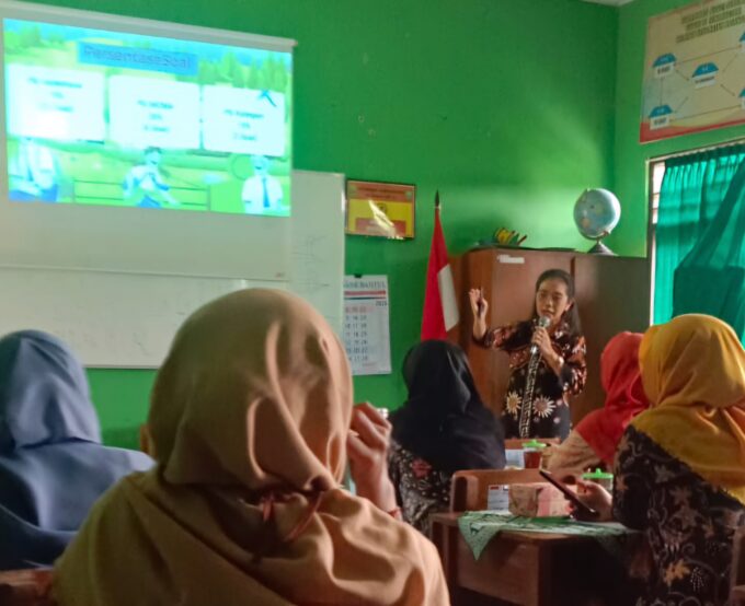Guru Kelas Fase C MIN 3 Bantul Bedah Kisi-Kisi TKA Bahasa Indonesia di SD Sendangsari