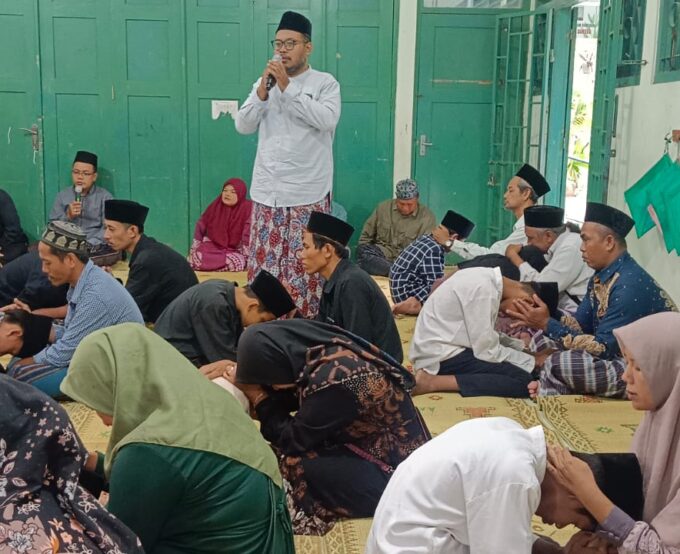 Isak Tangis Haru Warnai Prosesi Sungkeman Siswa Kelas 6 MIN 3 Bantul