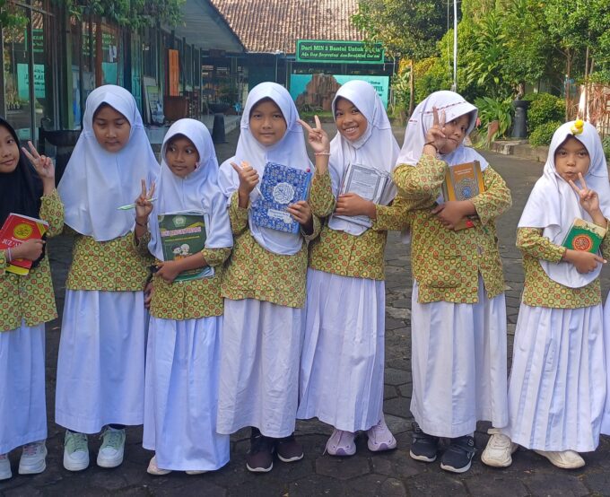 Sambut Keberkahan Ramadan, Siswi Takhosus MIN 3 Bantul Semangat Setor Hafalan Pagi