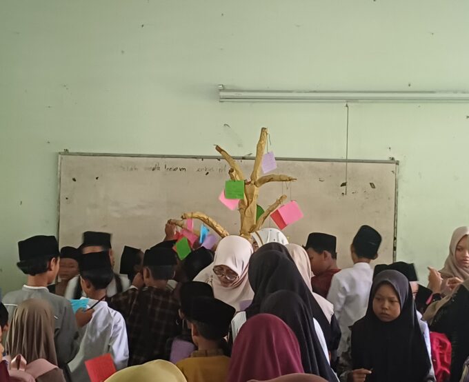 Wujudkan Harapan Lewat ‘Pohon Ramadhan’, MIN 3 Bantul Tutup Rangkaian Ramadhan dengan Inovatif