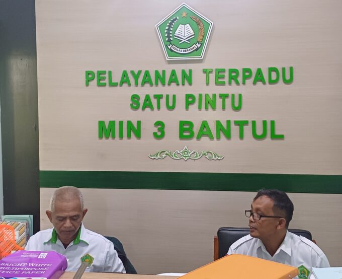 Siswa Libur Lebaran, Layanan PTSP MIN 3 Bantul Tetap Siaga Melayani Masyarakat