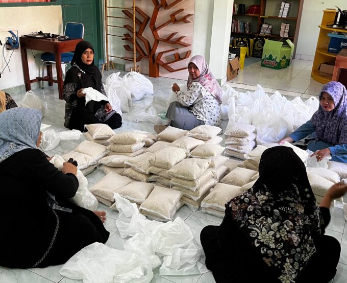 Wujudkan Kepedulian Sesama, MIN 3 Bantul Salurkan Zakat Fitrah dan Zakat Mal