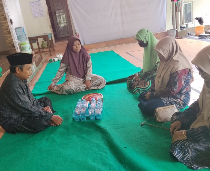 Perkuat Ikatan Ukhuwah, Keluarga Besar MIN 3 Bantul Silaturahmi ke Komite dan Sesepuh