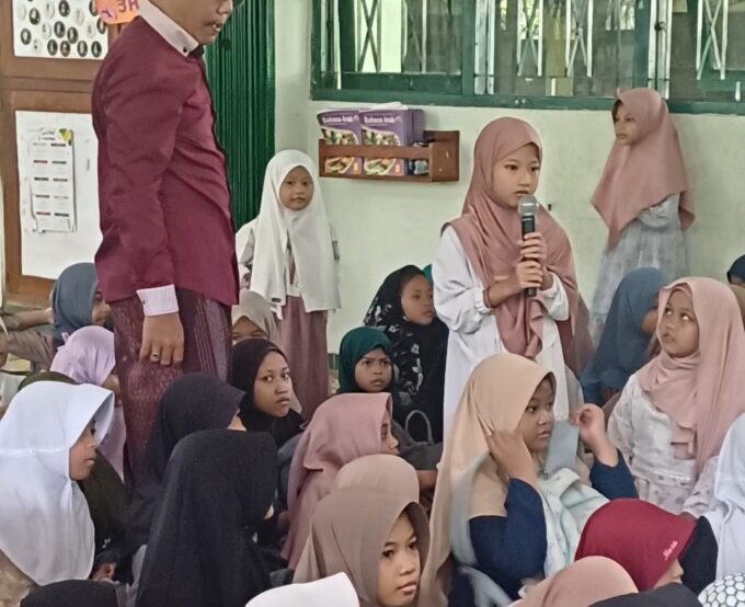Tanamkan Gerakan Cinta Al-Qur'an, Ustadz Fajar Yuliantono Pukau Ratusan Siswa MIN 3 Bantul