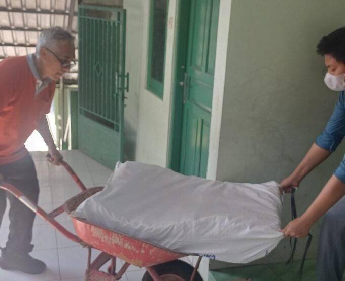 Tingkatkan Kerapian Lingkungan, Tim Sarpras MIN 3 Bantul Gelar Kerja Bakti Penataan Fasilitas