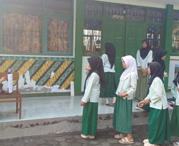 Kreativitas di Balik Layar: Tim Medsos MIN 3 Bantul Dokumentasikan Kesuksesan Try Out TKA Kelas 6