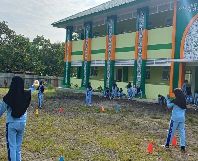 Ujian Praktik PJOK Permainan Bola Sangat Digemari Para Siswa Kelas 6 MIN 3 Bantul