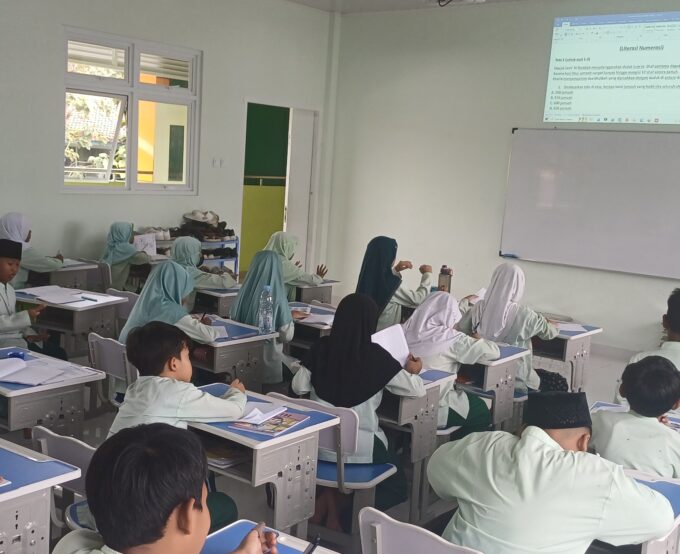 Wujudkan Siswa Kritis, Guru PAI MIN 3 Bantul Integrasikan Literasi Numerasi dalam Asesmen Fikih