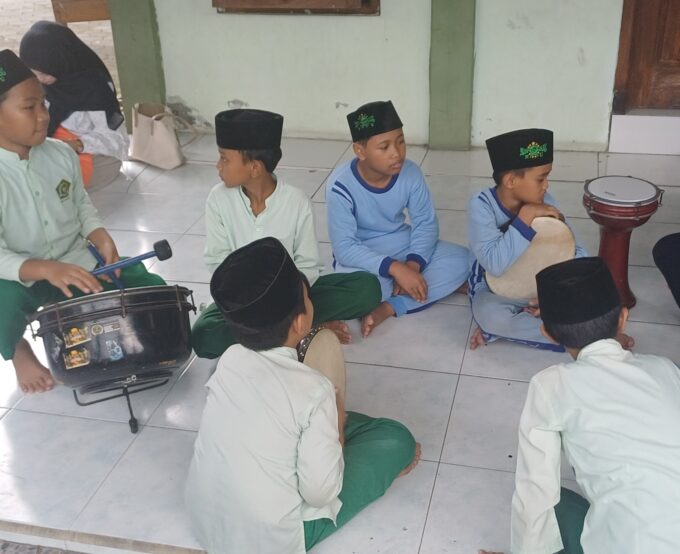 Perkuat Karakter Religius, Siswa MIN 3 Bantul Antusias Perdalam Teknik Dasar Rebana