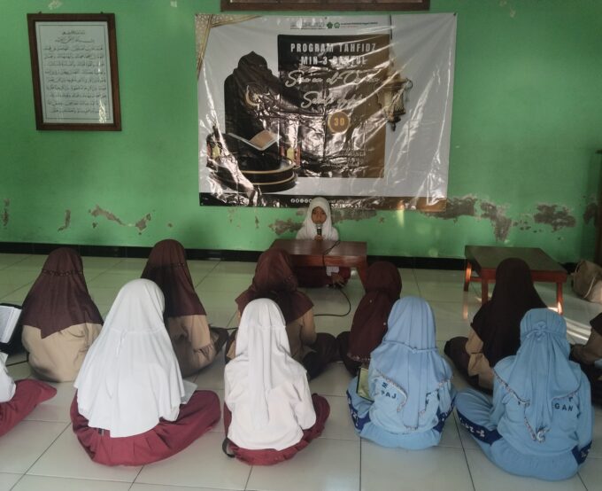 Luar Biasa! Gema Al-Qur’an Membahana di MIN 3 Bantul: Assyfa Kinanthi Tuntaskan Sima’an Juz 30 Sekali Duduk!