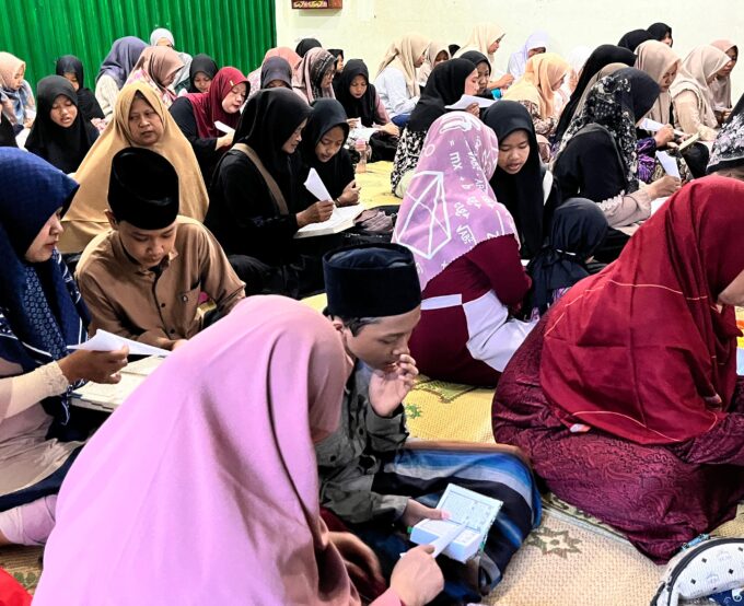 Perkuat Ikatan Batin Orang Tua dan Siswa, MIN 3 Bantul Gelar Mengaji Bersama di Satu Mushaf Dengan Duding Kertas