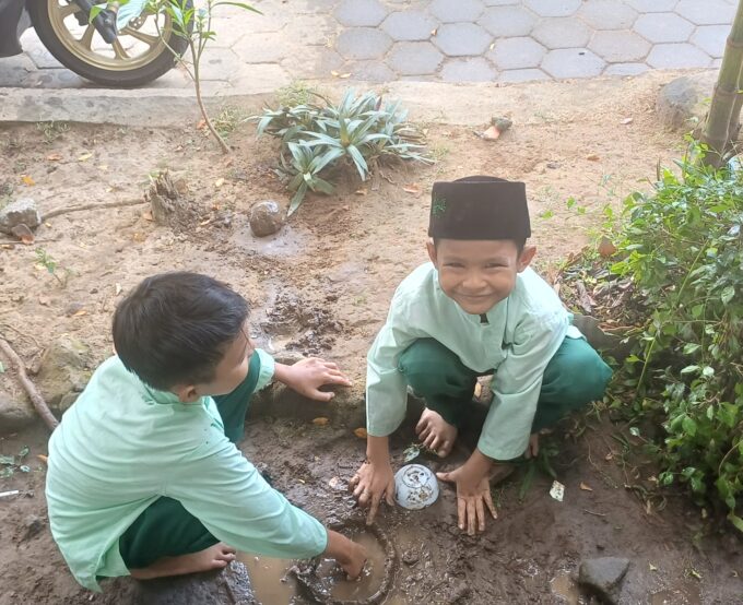 Bermain dan Belajar dengan Alam: Keunikan Lingkungan Belajar MIN 3 Bantul