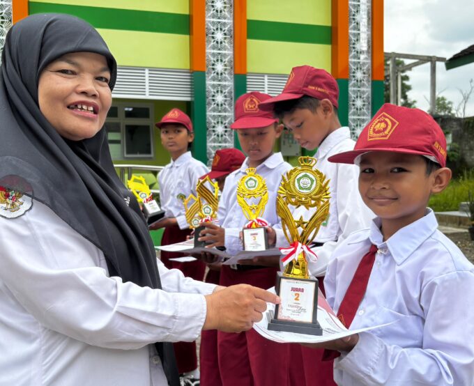 Mempesona Juri dengan Senyum Khas, Moh. Farid Ali Raih Juara 2 Fashion Show MIN 3 Bantul
