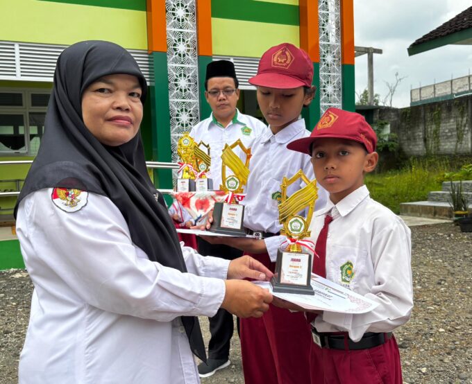 Kecil-kecil Cabe Rawit, Hakim Sabet Juara Harapan 2 Fashion Show Hari Kartini MIN 3 Bantul