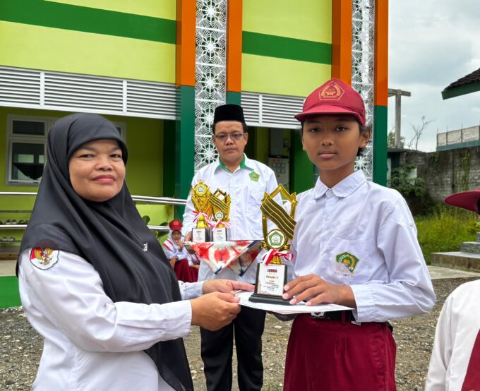 Tampil Keren, Siswa Takhosus Tahfidz MIN 3 Bantul Raih Juara Harapan 3 Fashion Show Hari Kartini