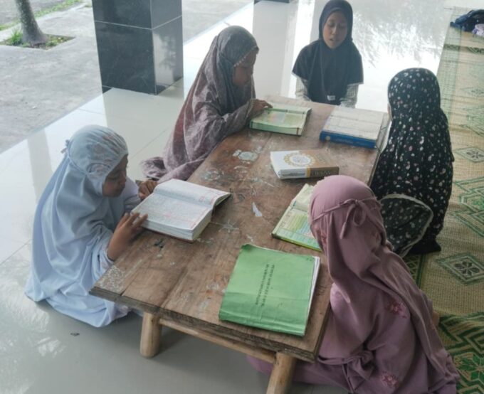 Mempererat Ukhuwah lewat Ayat: Budaya Saling Simak Ngaji di Kelas Takhosus MIN 3 Bantul