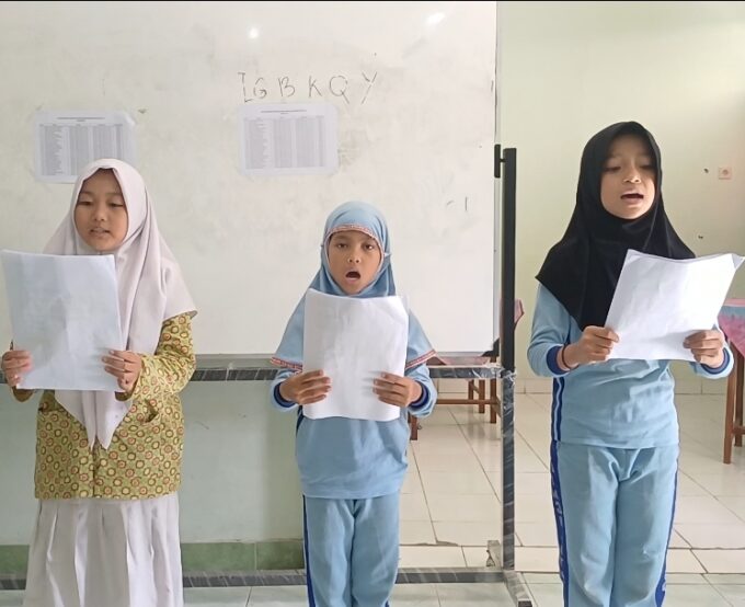Ekstra Muhadlarah Siap Getarkan Panggung Akhirussanah Kelas 6 MIN 3 Bantul Lewat MC 3 Bahasa