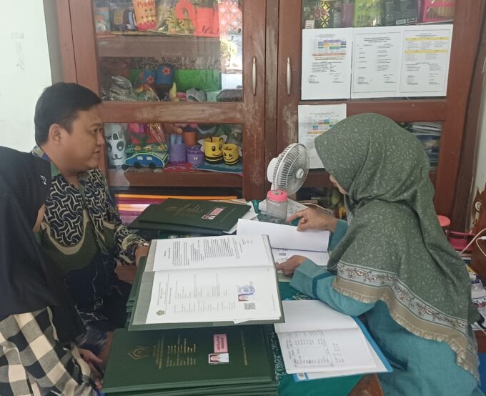 Gaungkan Prioritas Pendidikan Anak, MIN 3 Bantul Sukses Gelar Gerakan Ayah Mengambil Raport (GEMAR)