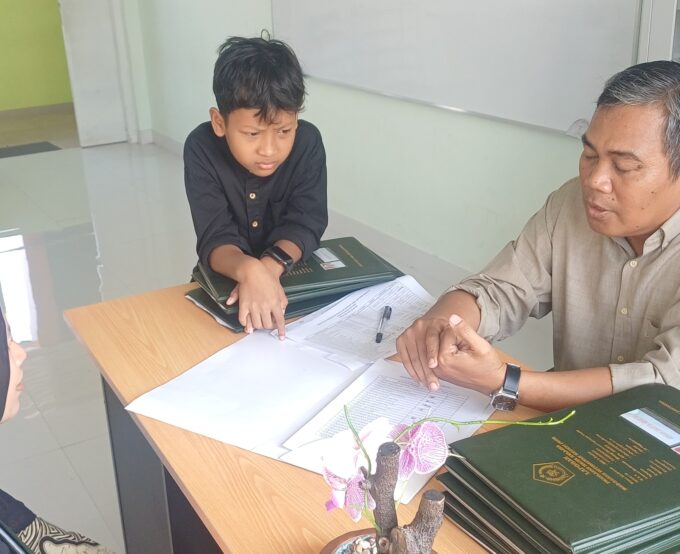 Penerimaan Raport di MIN 3 Bantul: Jadi Ajang Komunikasi Efektif Tiga Arah