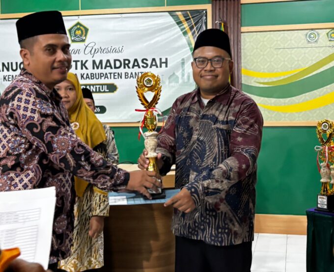 Gaungkan Pembelajaran Multimodal: Ahmad Agus Salim Raih Juara 1 Guru Inspiratif Kemenag Bantul