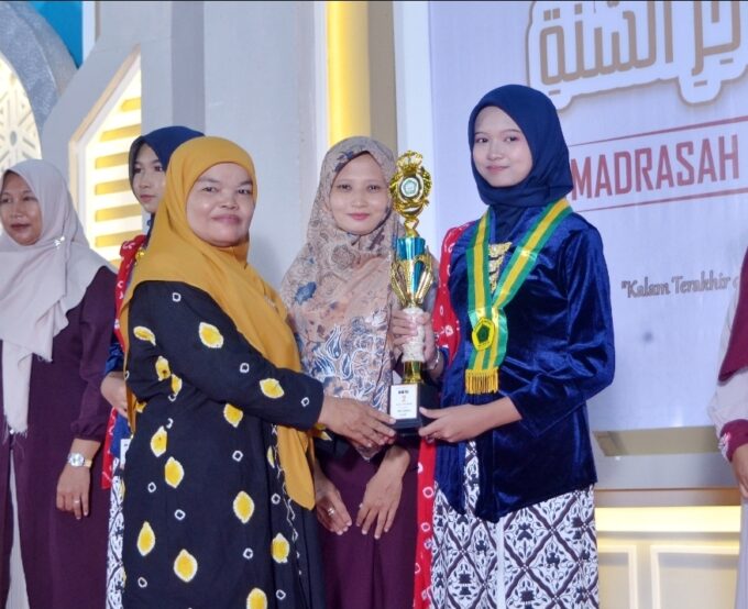 Azizah Fitria Azzahra, Calon Hafidzah Kelas 6A Raih Peringkat 2 Nilai Ijazah Tertinggi di MIN 3 Bantul