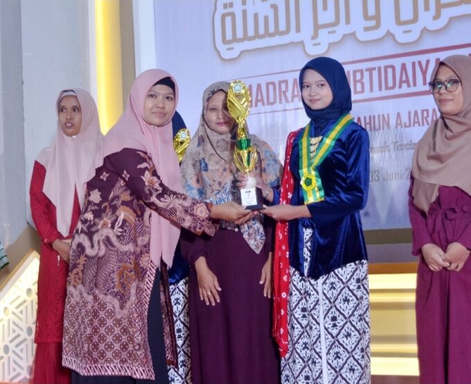 Prestasi Gemilang: Fitria Azizah Raih Peringkat 2 Perolehan Juz Terbanyak Tahfidz Al-Qur'an di MIN 3 Bantul