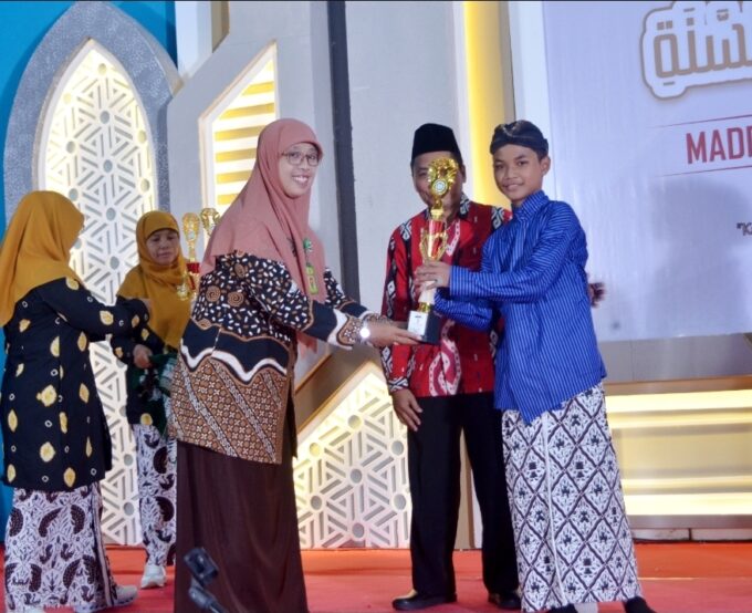 Yusron Amna Sabet Juara 3 Perolehan Nilai TKA-TKAD di MIN 3 Bantul