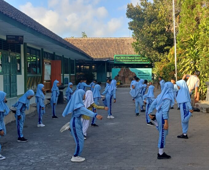 Guru PJOK MIN 3 Bantul, Praptap Kurniawan, Tekankan Pentingnya Pemanasan Sebelum Praktik Olahraga