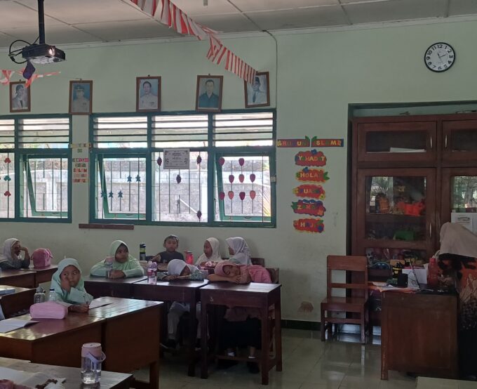 Membangun Global Mindset Sejak Dini: Siswa Kelas 1 A MIN 3 Bantul Antusias Praktik Muhadatsah Bahasa Arab
