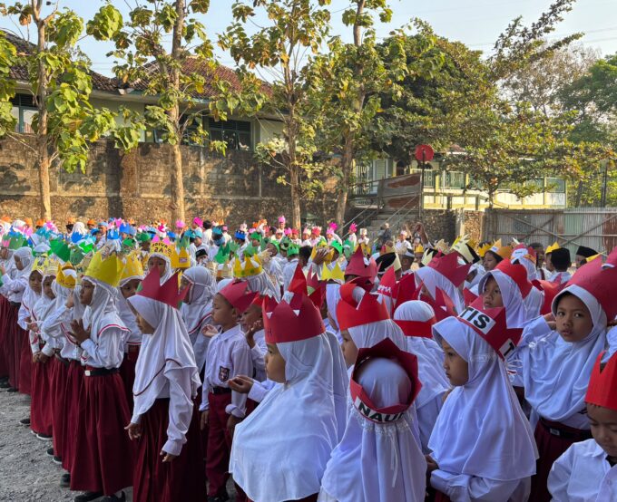 Pemandangan Warna-Warni Laksana Pelangi Hiasi Hari Pertama Matamuda di MIN 3 Bantul