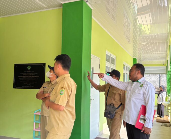 MIN 3 Bantul Terima Monitoring DLH Kabupaten Bantul Terkait Pengajuan PBG Ruang Kelas Baru