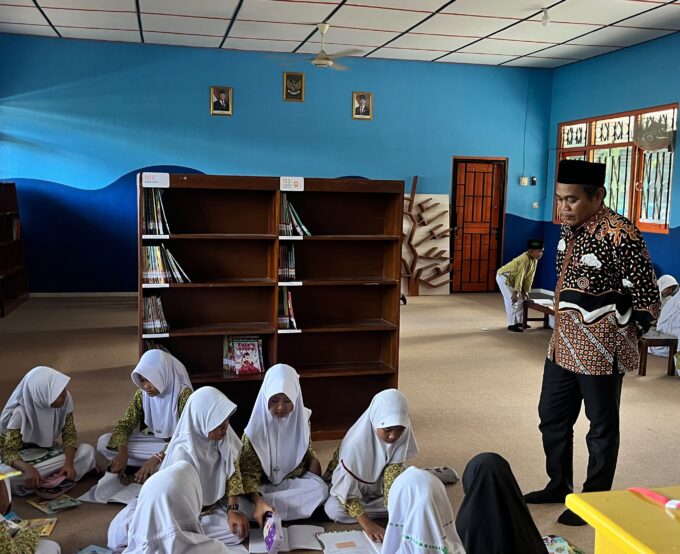 Meningkatkan Geliat Literasi Melalui Optimalisasi Kunjung Perpustakaan Terjadwal di MIN 3 Bantul