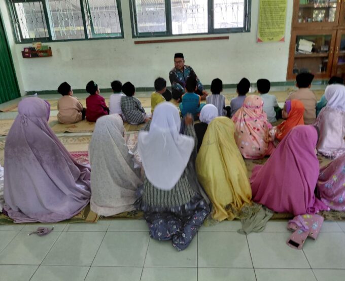 Integrasi Pembelajaran PAI: Siswa Kelas 1 A MIN 3 Bantul Terapkan Metode Direct Instruction dan Auditory Imitation dalam Shalat Dzuhur Berjamaah