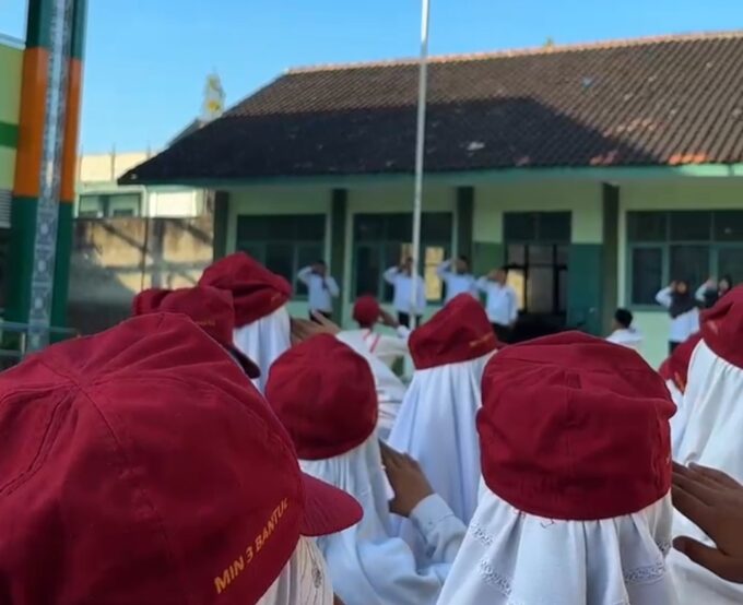 Pentingnya Keteladanan, MIN 3 Bantul Gelar Upacara Peringatan Hari Jadi ke-195 Kabupaten Bantul