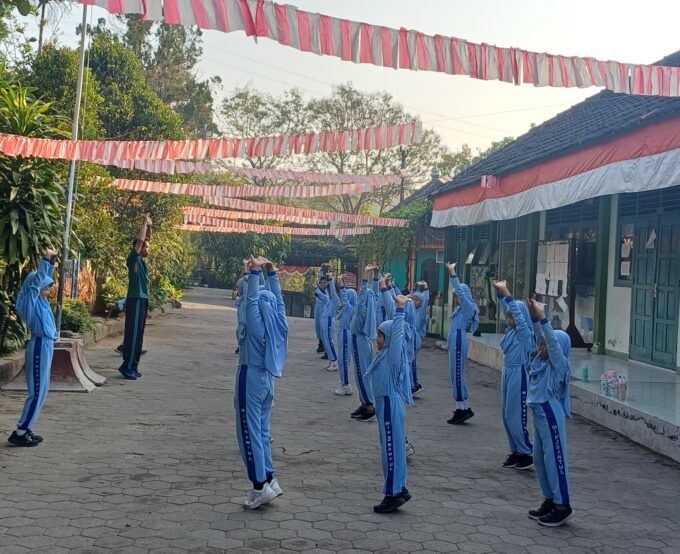 Upaya Cegah Cedera, Guru PJOK MIN 3 Bantul Tegaskan Pentingnya Pemanasan Sebelum Olahraga
