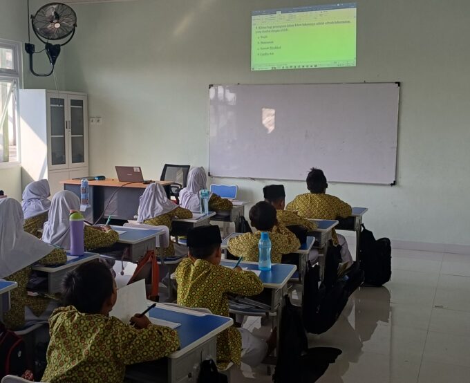 Siswa Kelas 4A MIN 3 Bantul Antusias Ikuti Asesmen Sumatif Fikih Materi Khitan