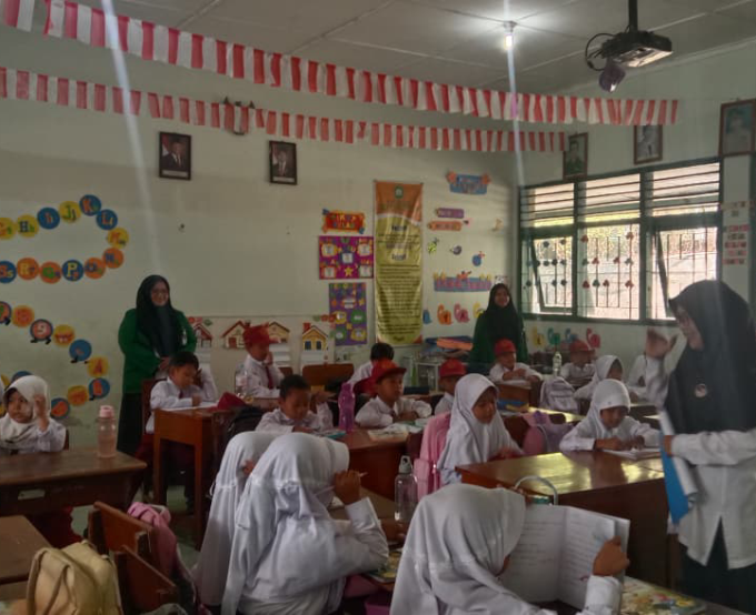 Mahasiswa pengenalan lapangan persekolahan  (PLP) IIQ An-nur yogyakarta melaksanakan observasi pembelajaran di kelas.